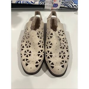 Vintage Annie leather perforated comfort shoes